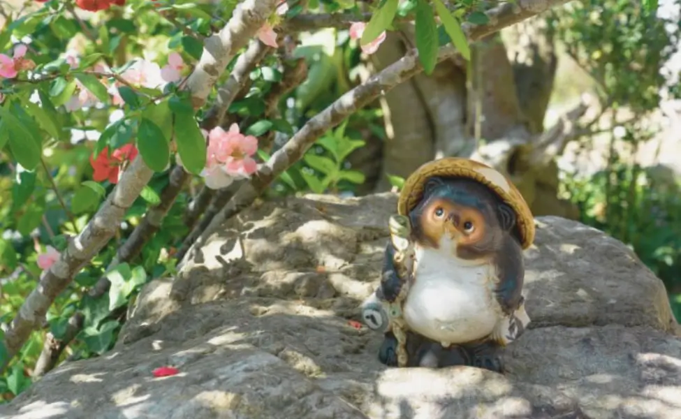 Shiga prefecture is famous for Tanuki statues Shiga prefecture is famous for Tanuki statues