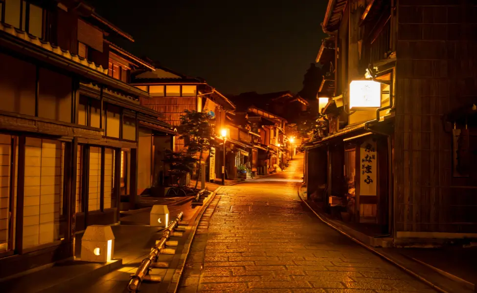 Ninenzaka street near Kiyomizu-Dera in Kyoto, Japan Ninenzaka street near Kiyomizu-Dera in Kyoto, Japan