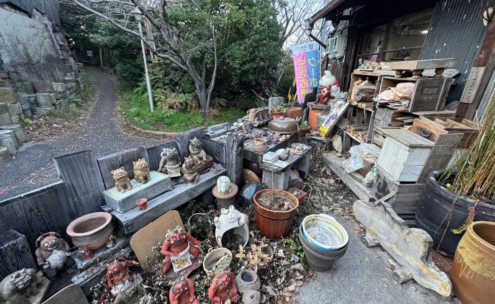 Tokoname - Outside a workshop Tokoname - Outside a workshop